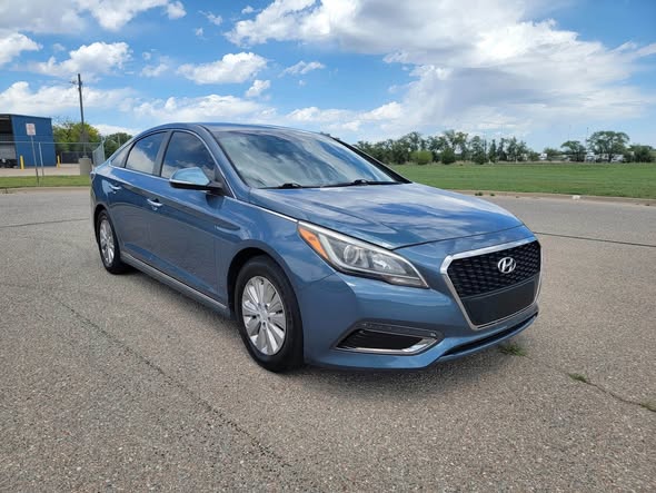 Blue Hyundai after exterior detailing